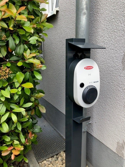 B-Ware: Ladesäule passend für Go-e Charger Gemini / Gemini 2.0 und Fronius Wattpilot mit Dach und Kabelhaken | Ständer | Standfuß | Stele | Base