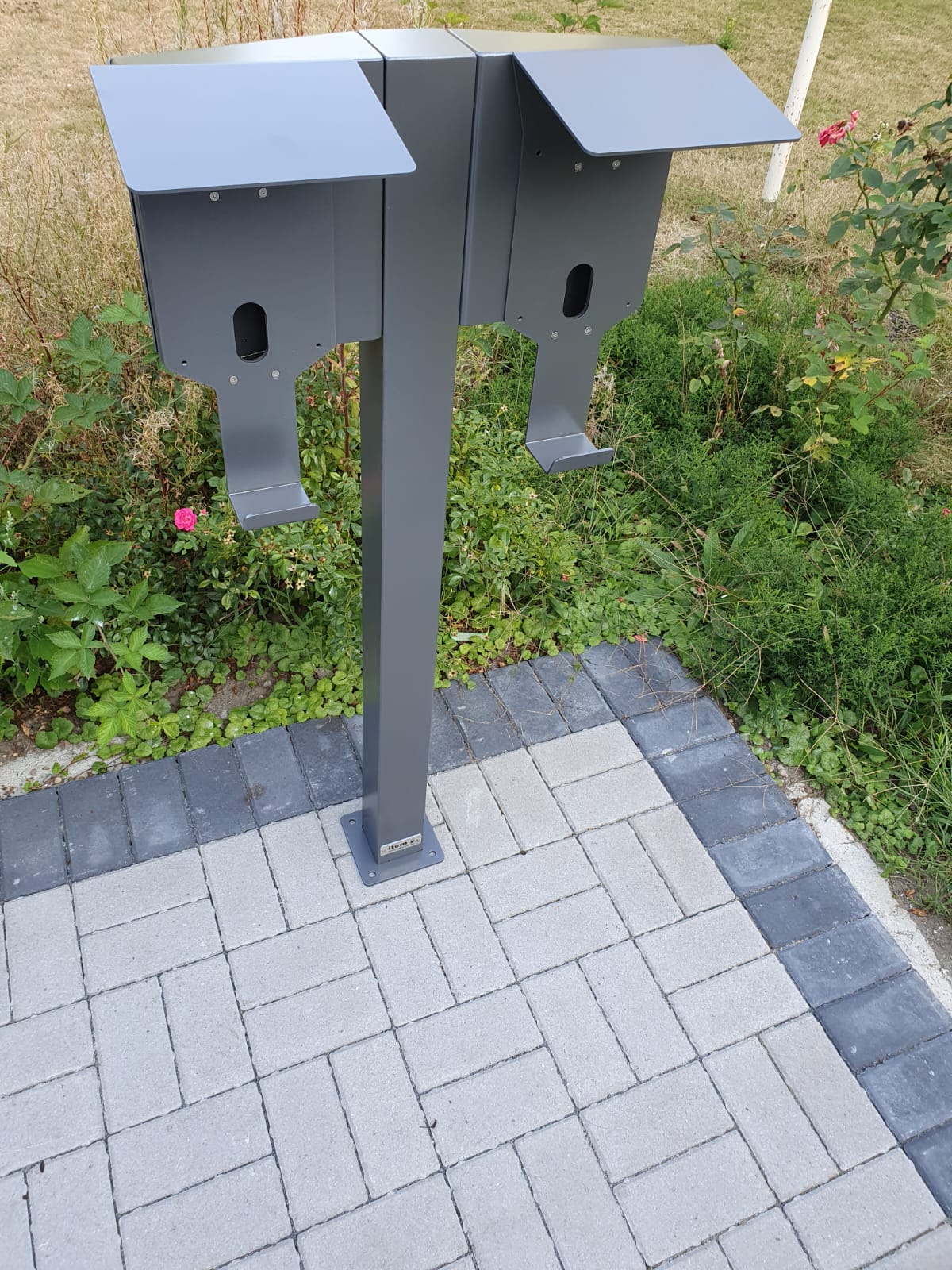 Ladesäule passend für 2 Easee Wallbox mit Dach | BESIDE | Ständer | Standfuß | Stele | Base