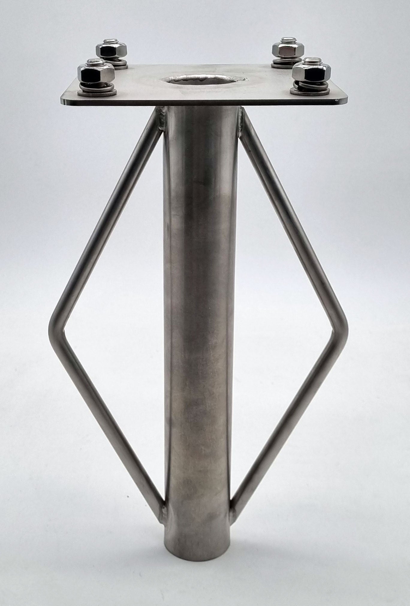 Bodenmontagesockel passend für die DIE-Ladesäule.de zum einbetonieren (Maße: 300x140x140mm - Durchmesser des Rohrs 40mm)