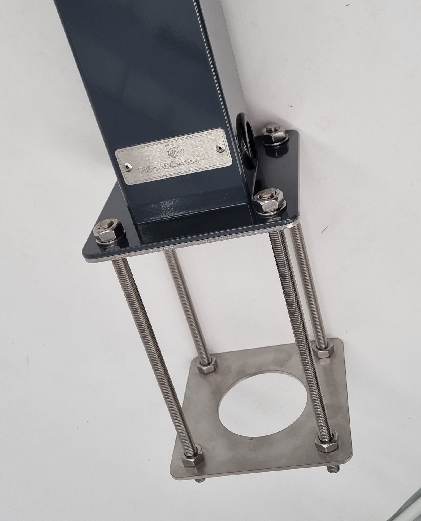 Bodenmontagesockel "G4" passend für die DIE-Ladesäule.de zum einbetonieren